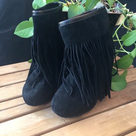 Koolaburra Black “Veleta” Fringe Wedge Booties, 7M - Picture 2 of 7